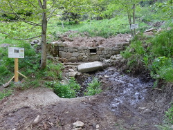  Jolie reconstitution de la marteliere des Oures